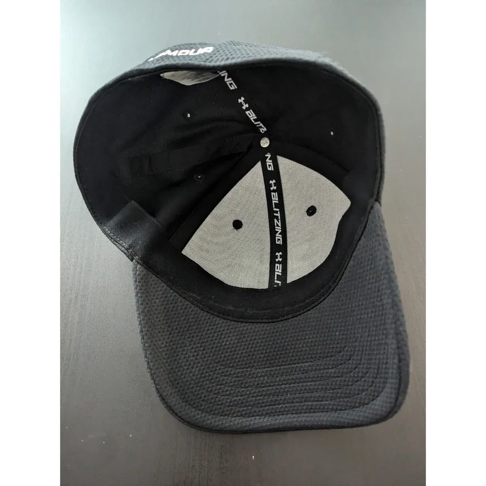 Under Armour Classic Fit Black Baseball‎ Cap Hat Fitted Size M/L